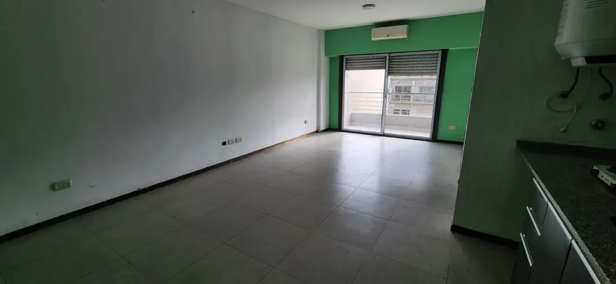 Monoambiente con balcón en San Cristóbal