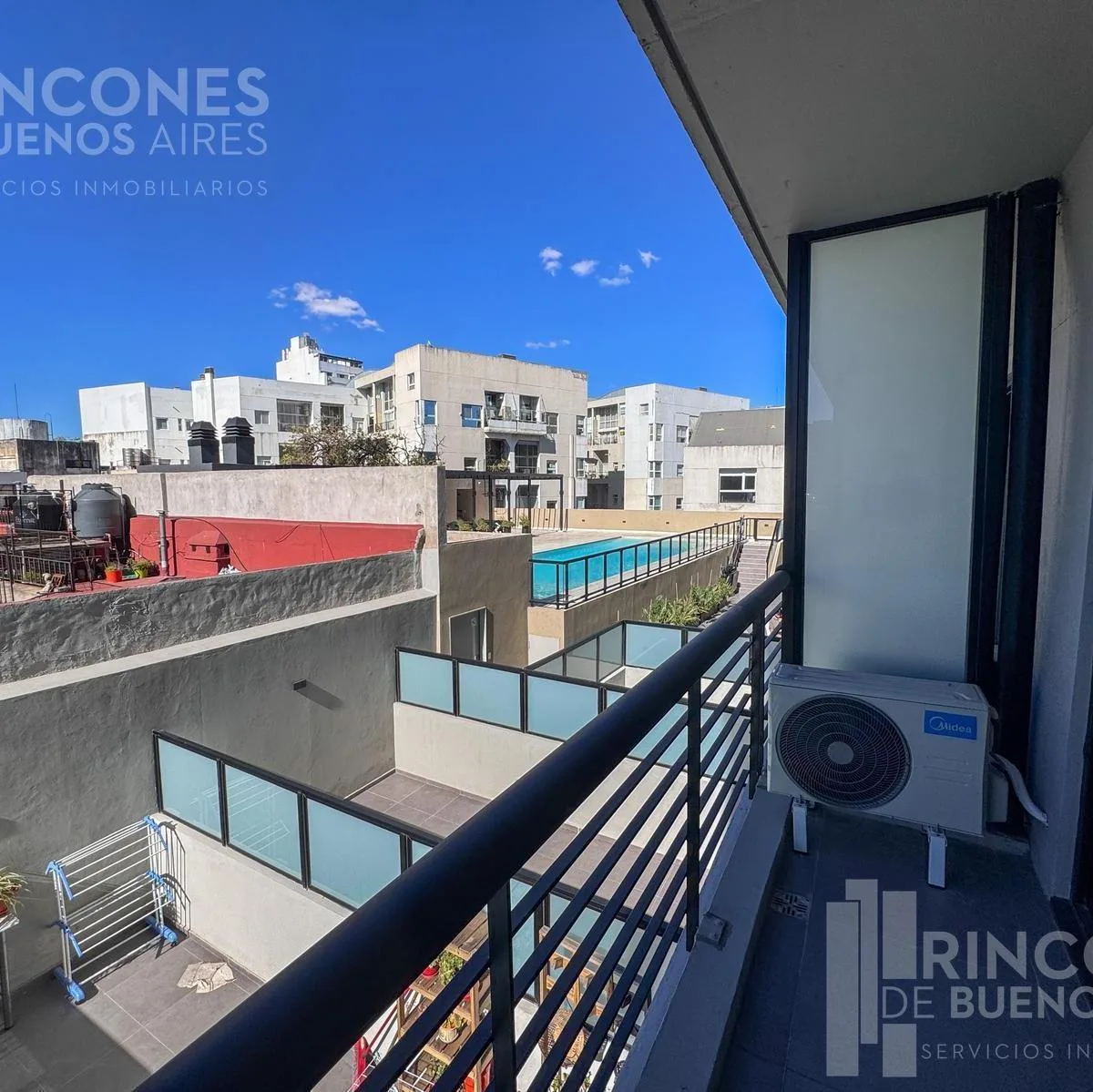 Monoambiente con balcón y amenities