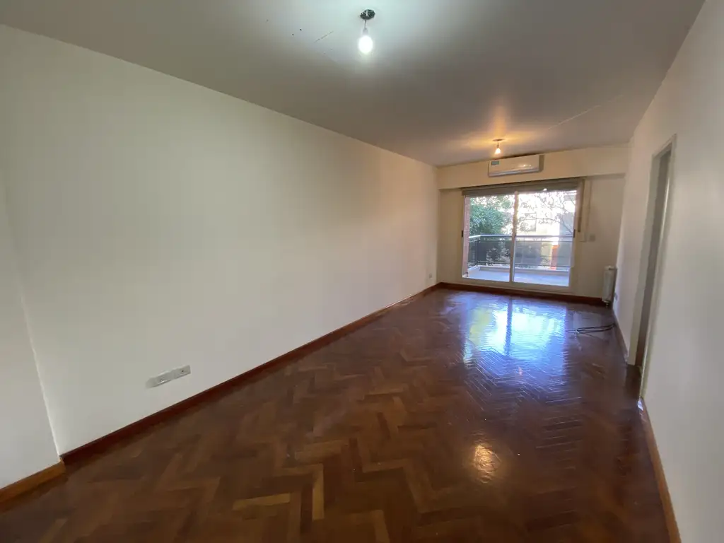 Núñez semi-floor with balcony