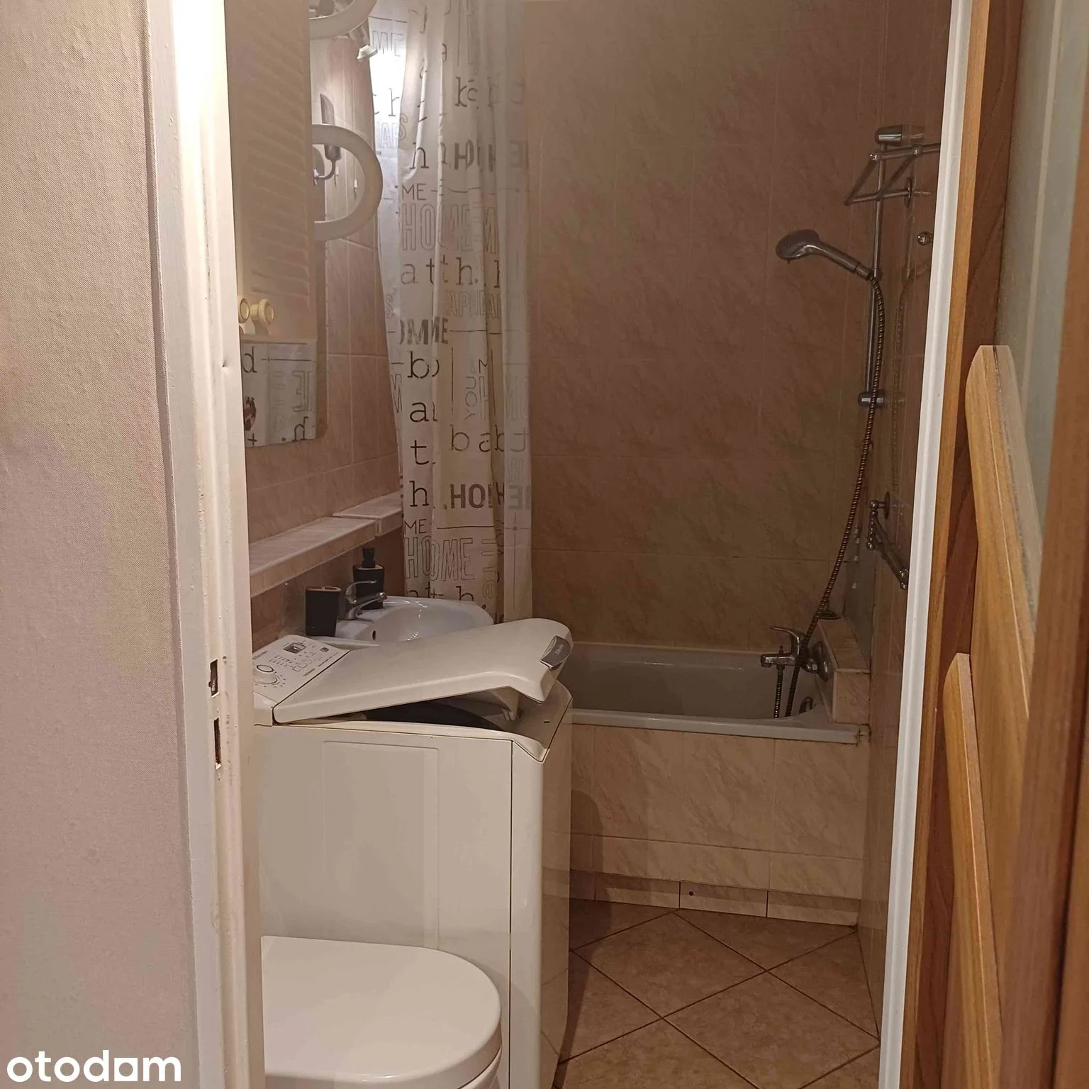 45 m² apartment with balcony, bathroom