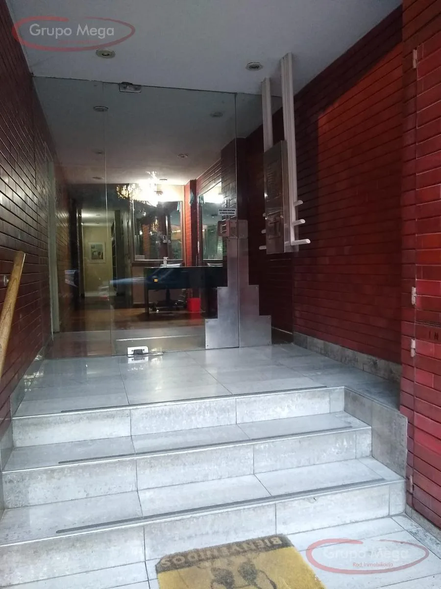 Monoambiente con balcón al frente