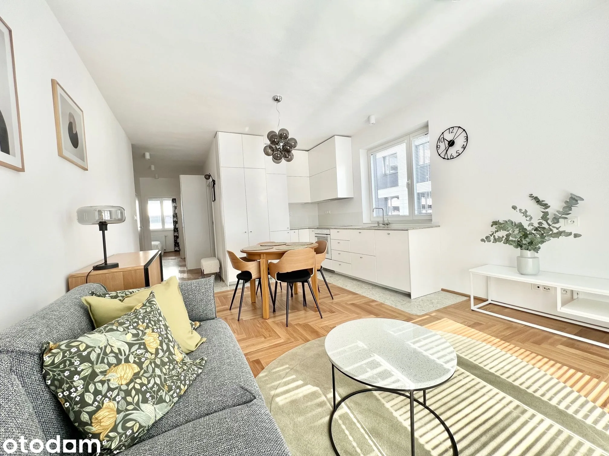 Corner 4-room apartment with balcony