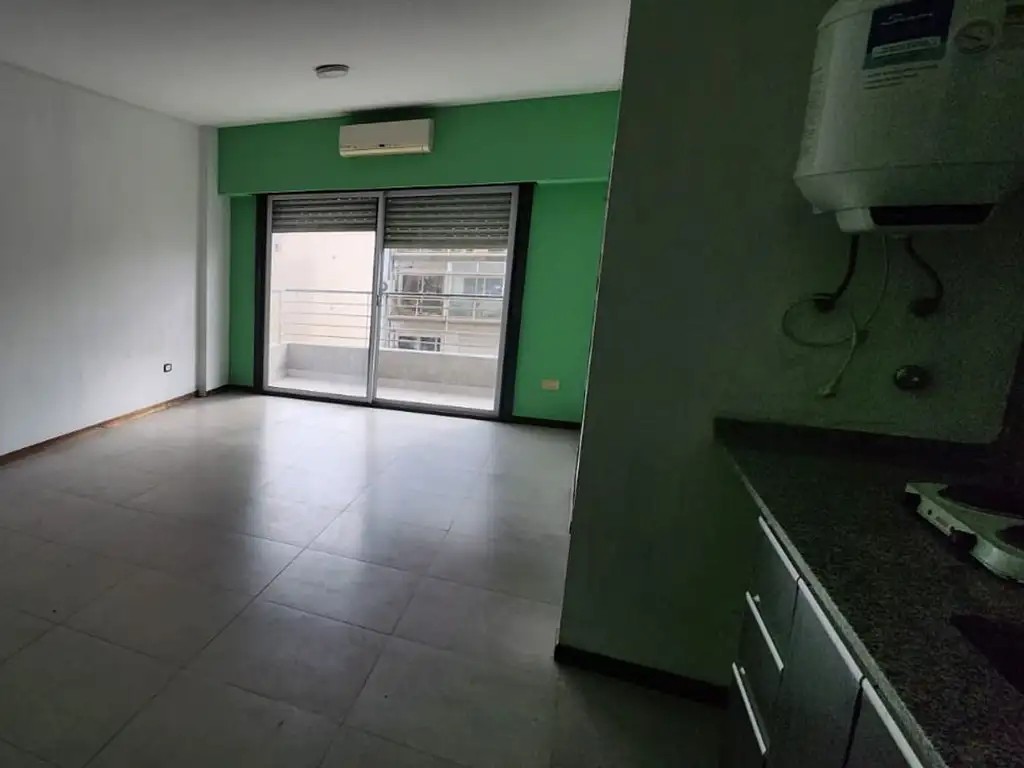 Monoambiente con balcón