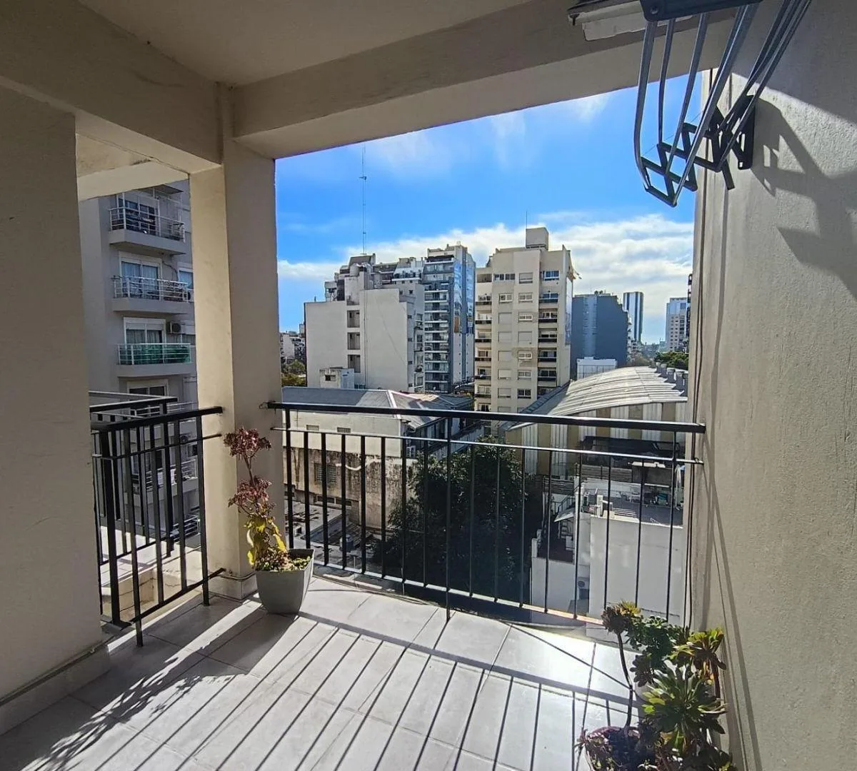 Bajas Expensas! - Luminoso 2 Ambientes con Balcón y Vista Abierta - Núñez