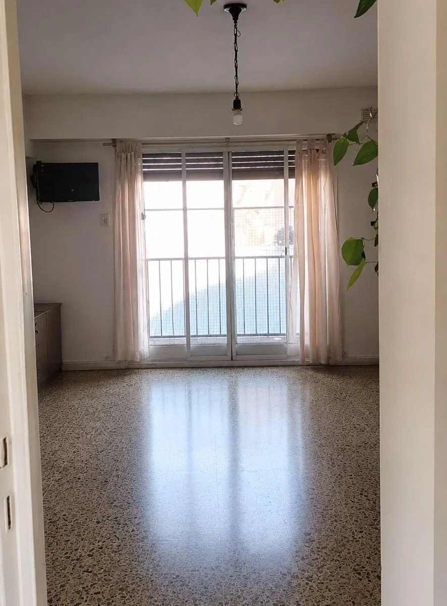 Departamento con balcón en Caballito