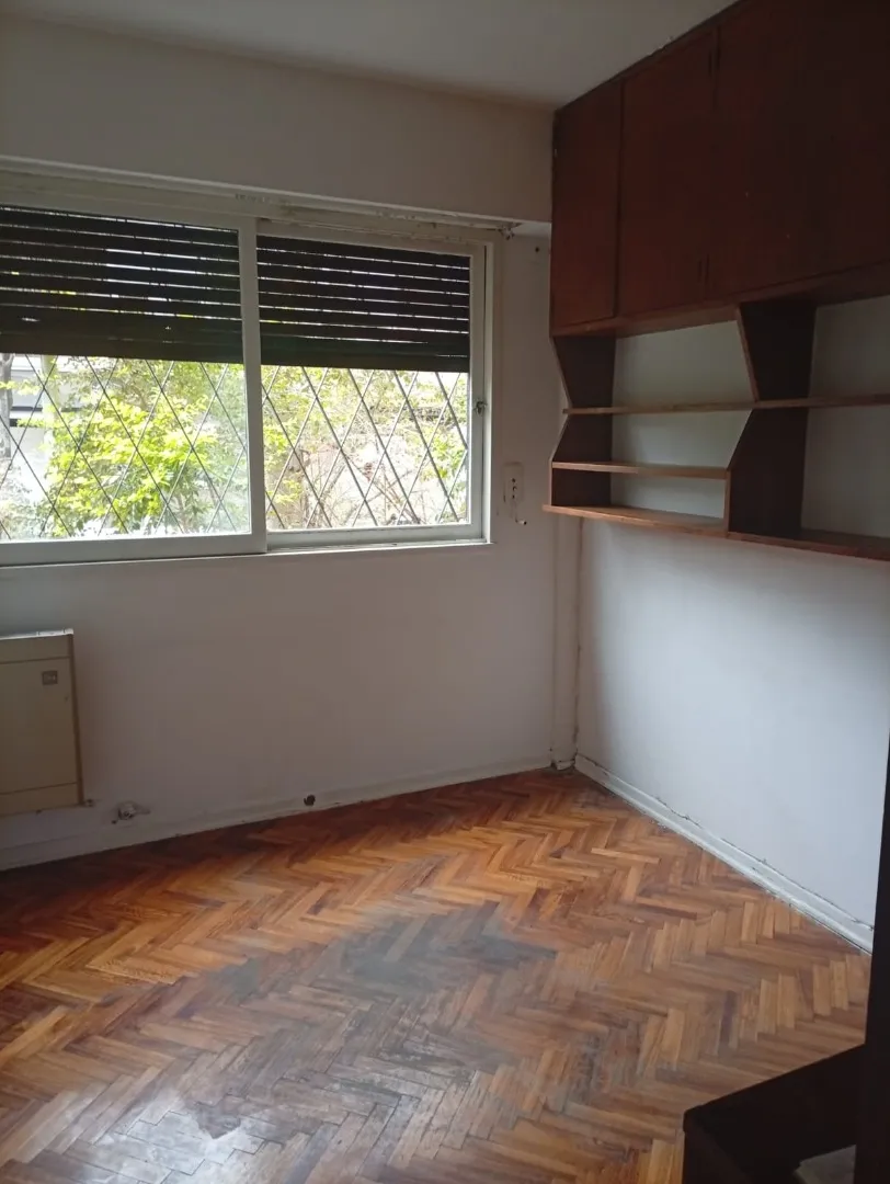4 ambientes con balcón y patio