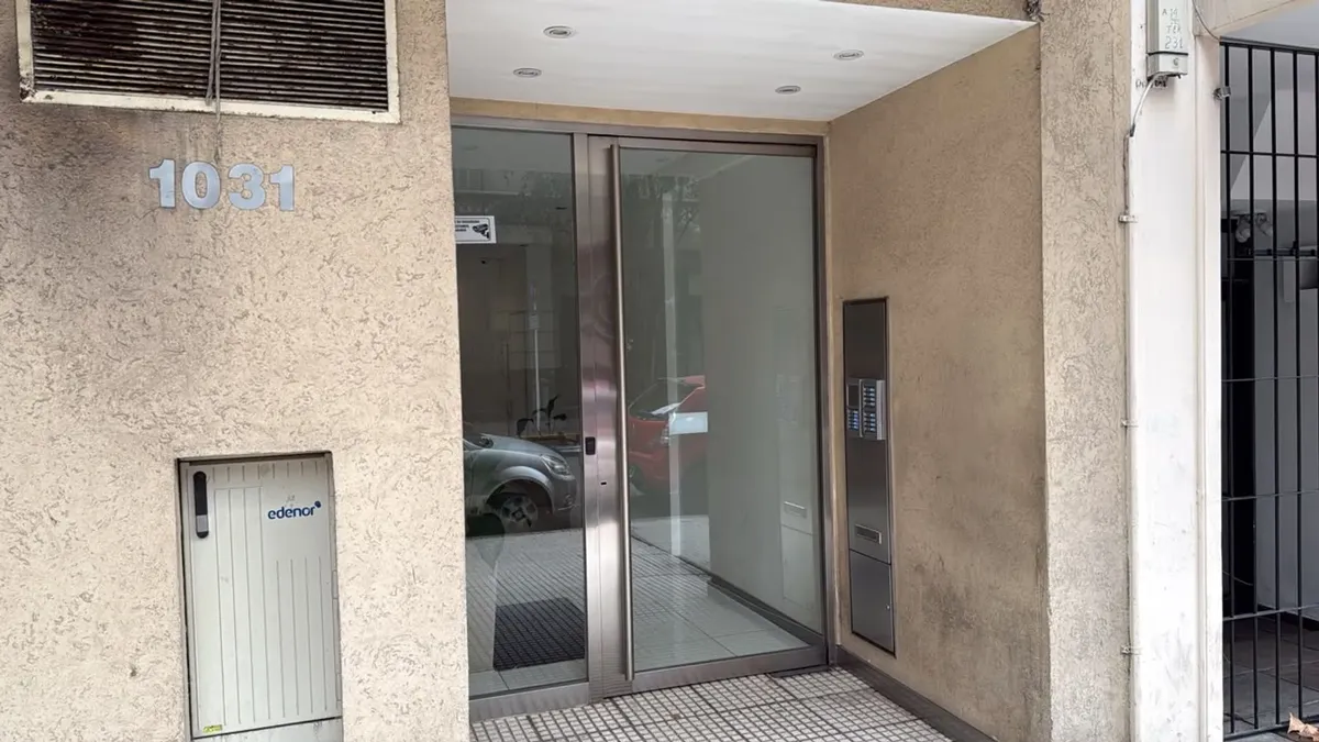 Balcón con parrilla en piso 8