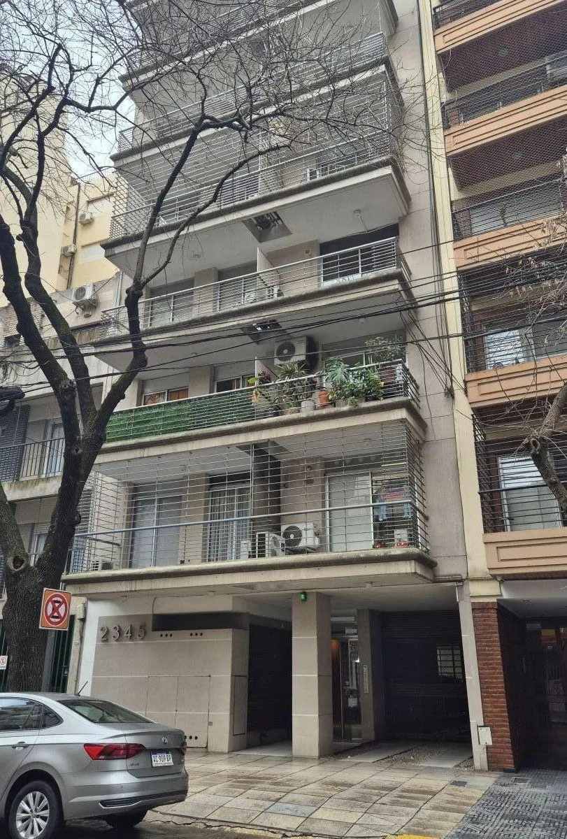 Monoambiente con balcón contrafrente