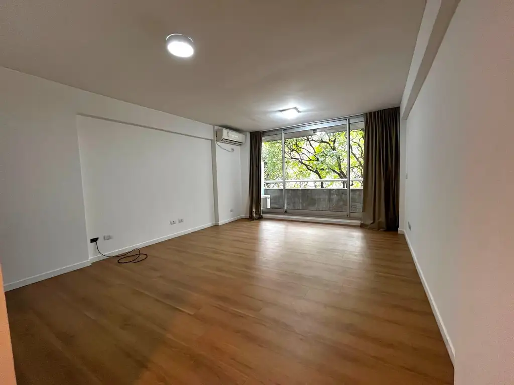 Monoambiente con gran balcón