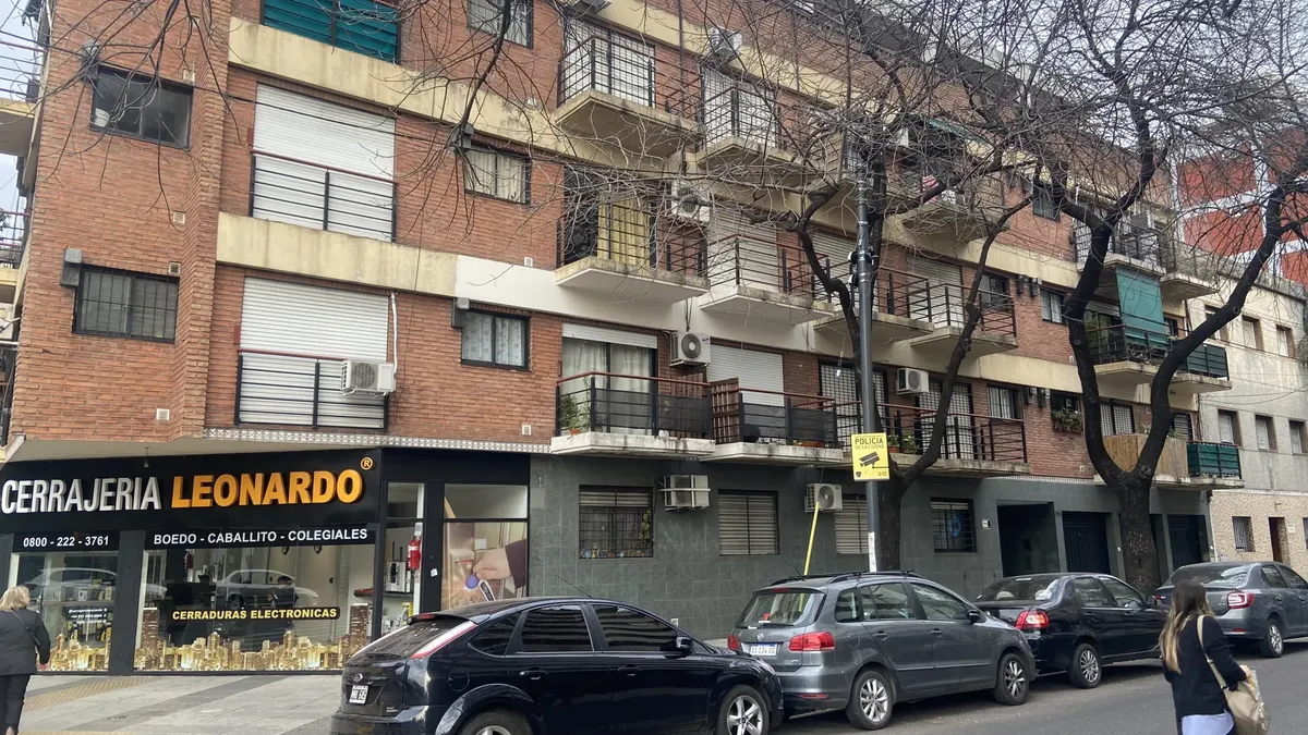 Monoambiente con dos balcones