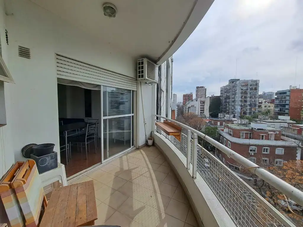 Monoambiente con balcón al frente