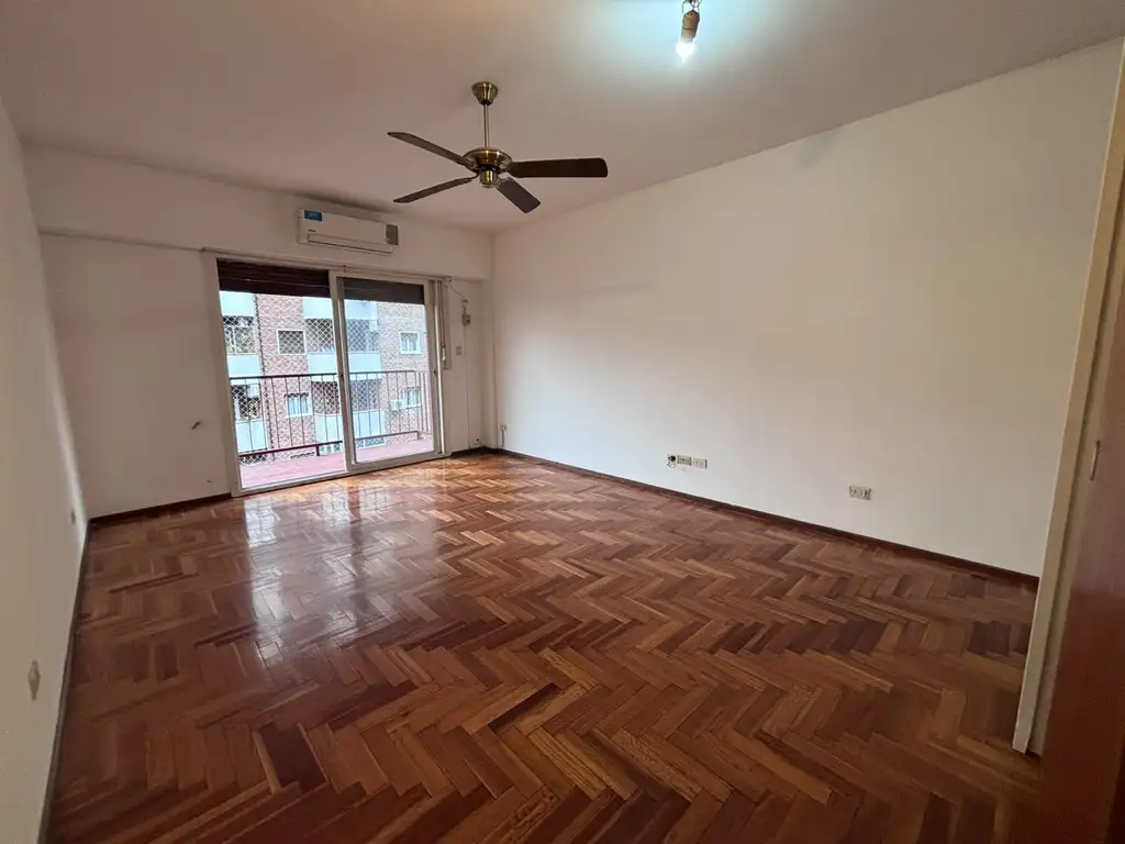 Studio with front balcony