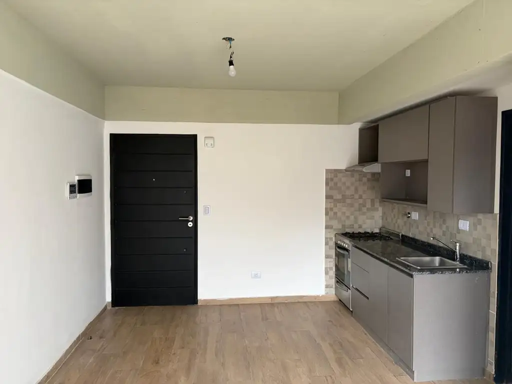 Departamento con balcón y suite