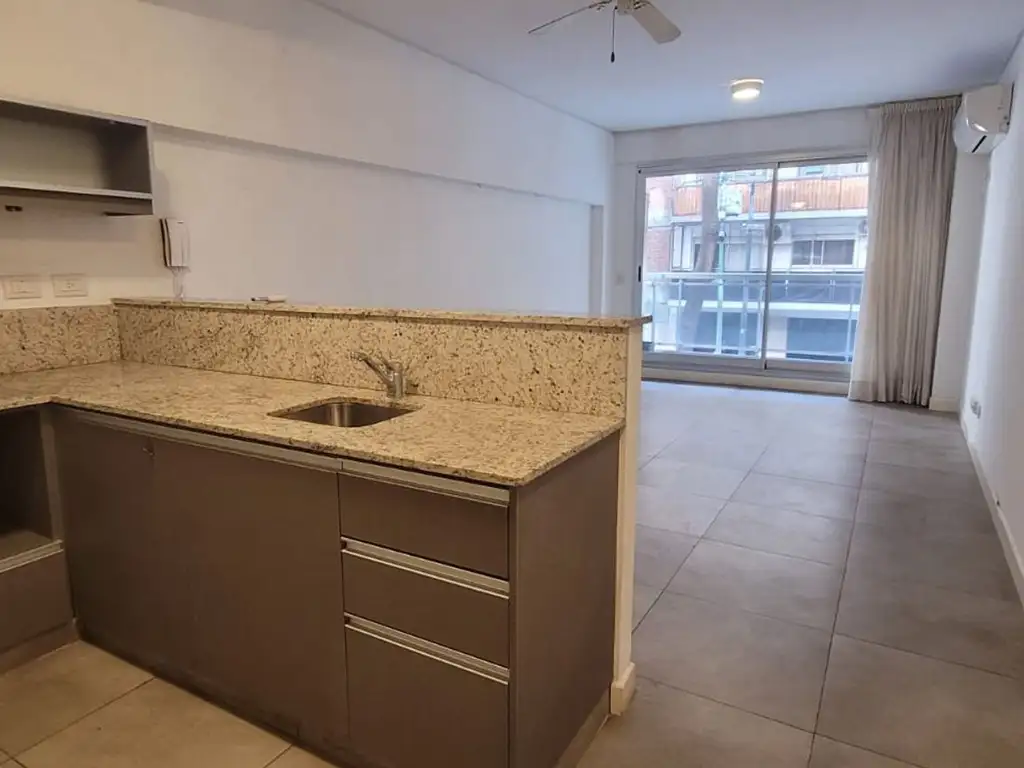 Monoambiente con balcón en Belgrano