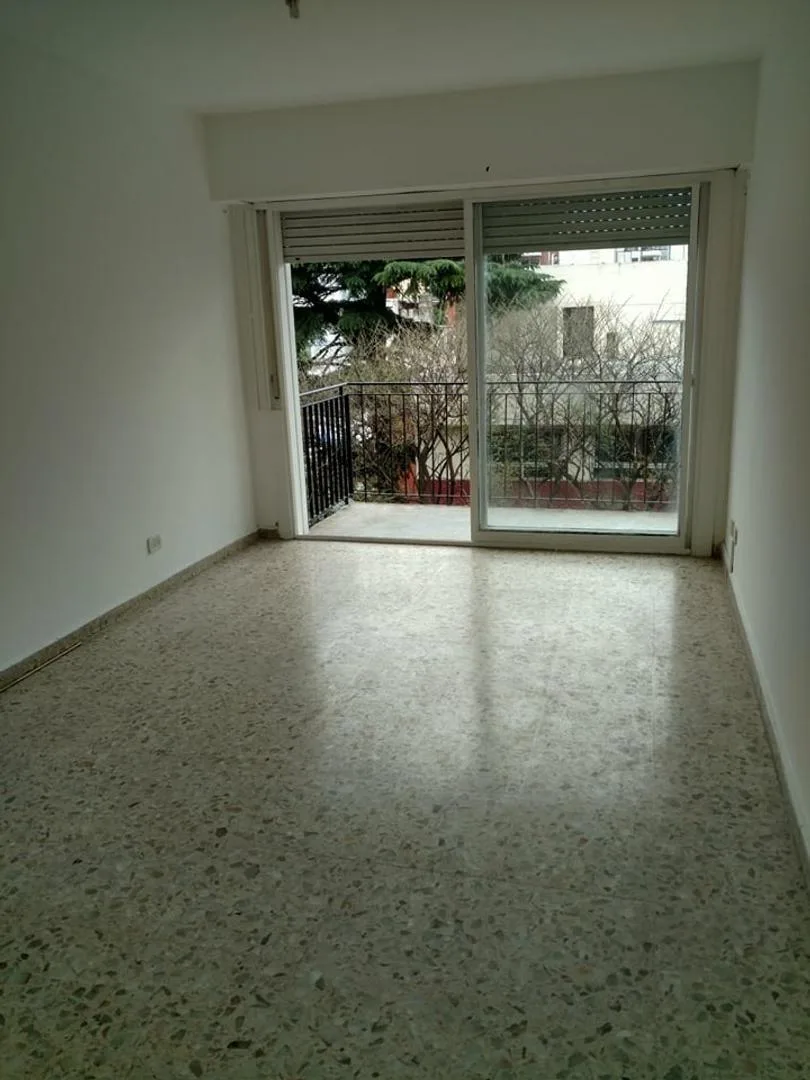 Departamento 2 ambientes con balcón al frente