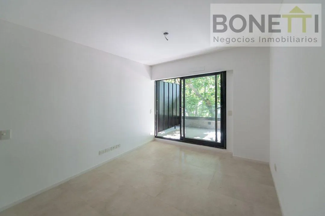 Monoambiente con balcón y parrilla