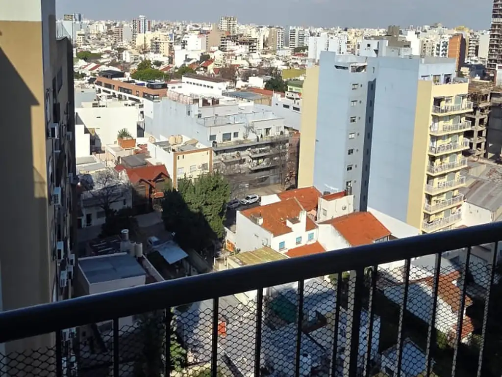 Departamento con balcón y radiadores