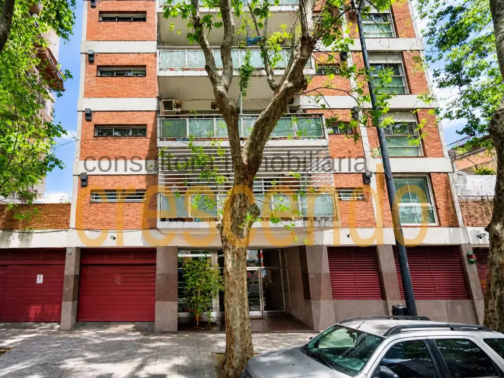 Departamento con balcón en Abasto