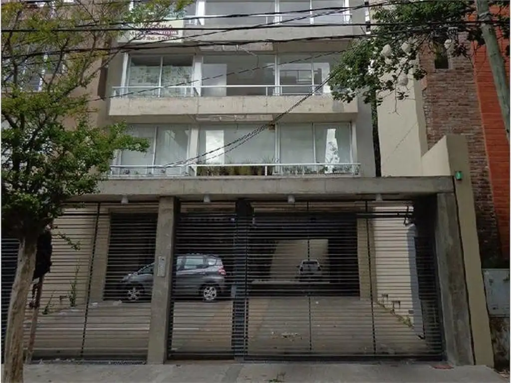 Departamento con balcón y terraza con jacuzzi