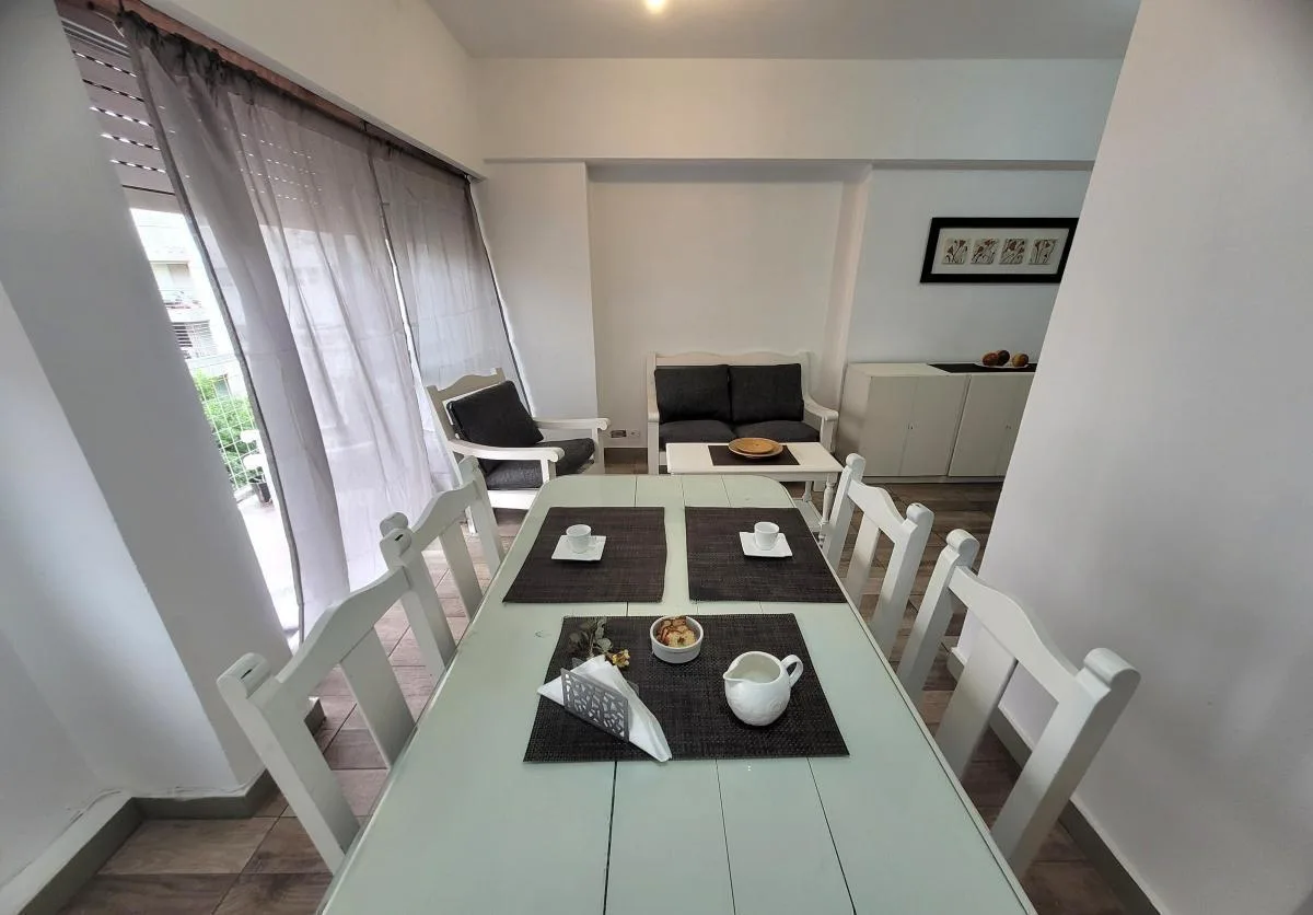 Departamento amoblado con balcón