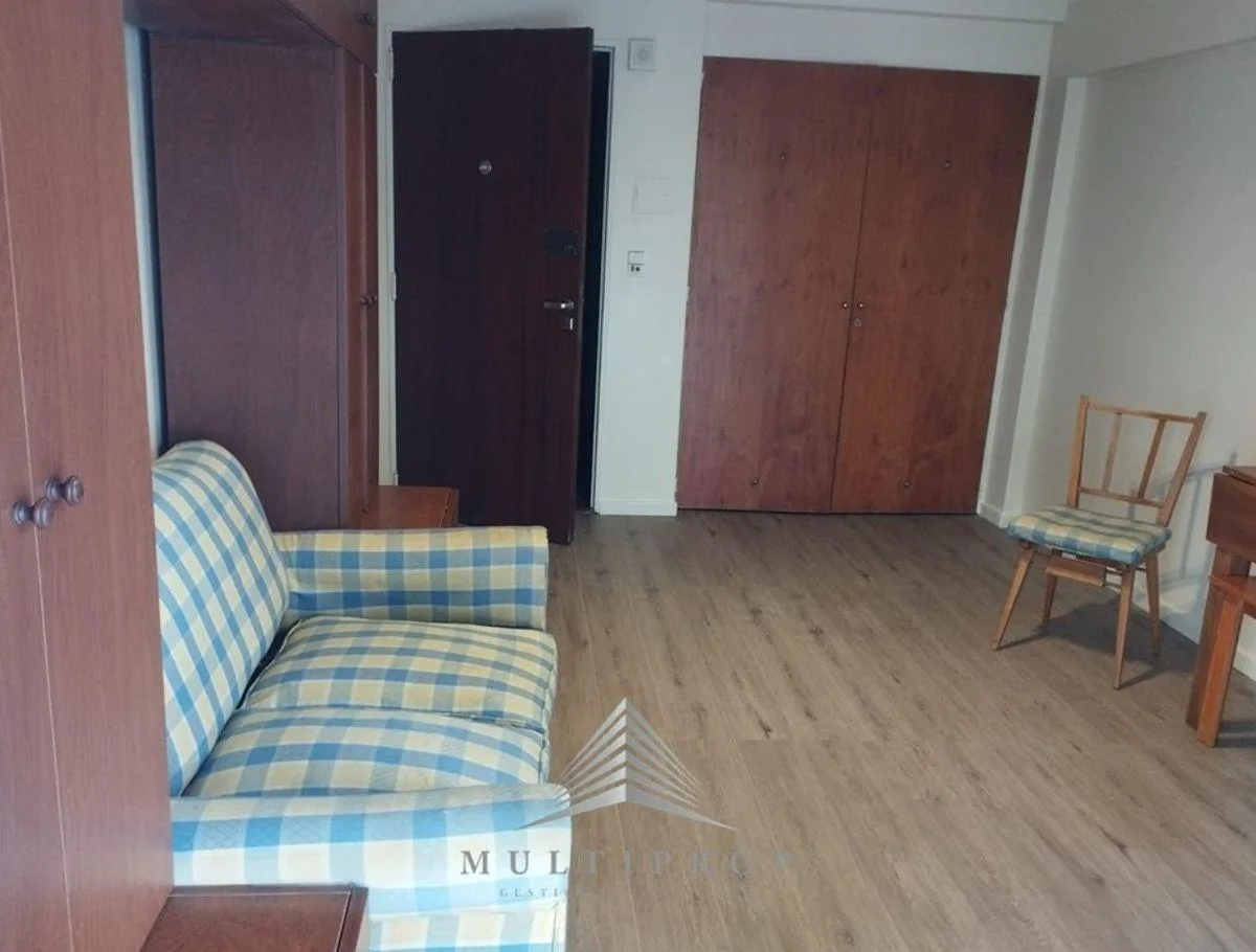 Monoambiente 8° piso con balcón