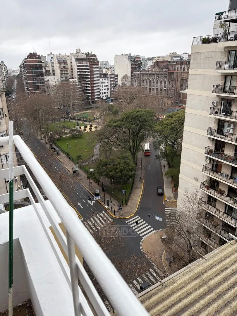 Monoambiente con balcón al frente