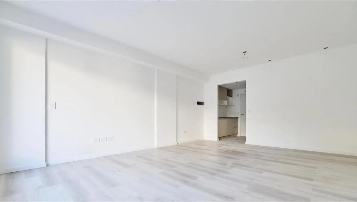 Monoambiente con balcón y amenities