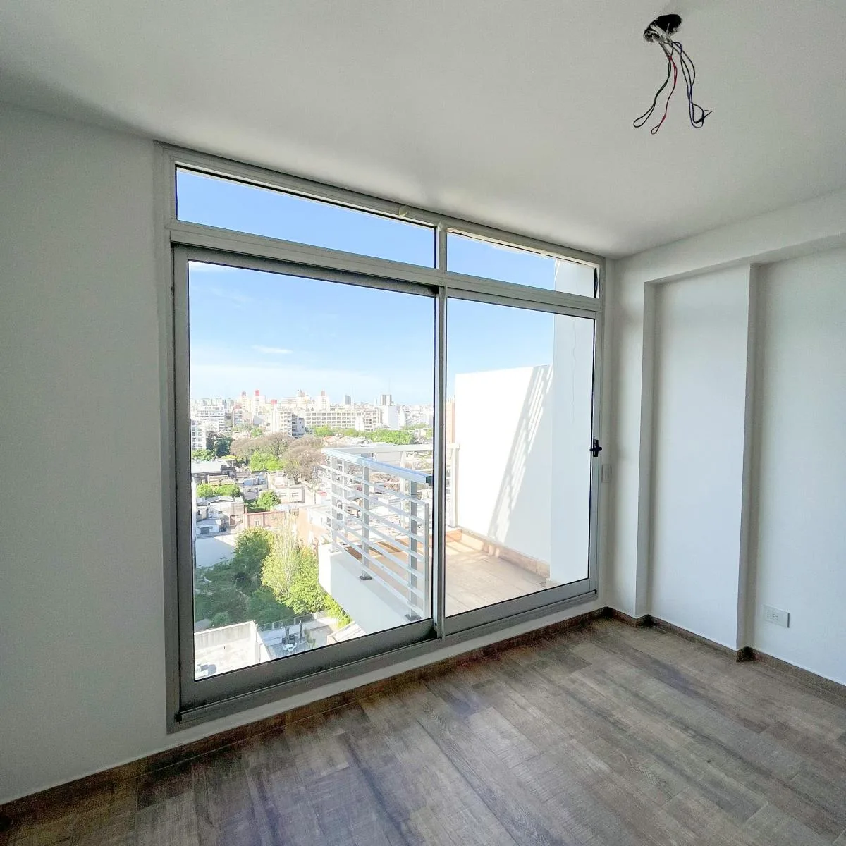 Monoambiente con balcón y pileta