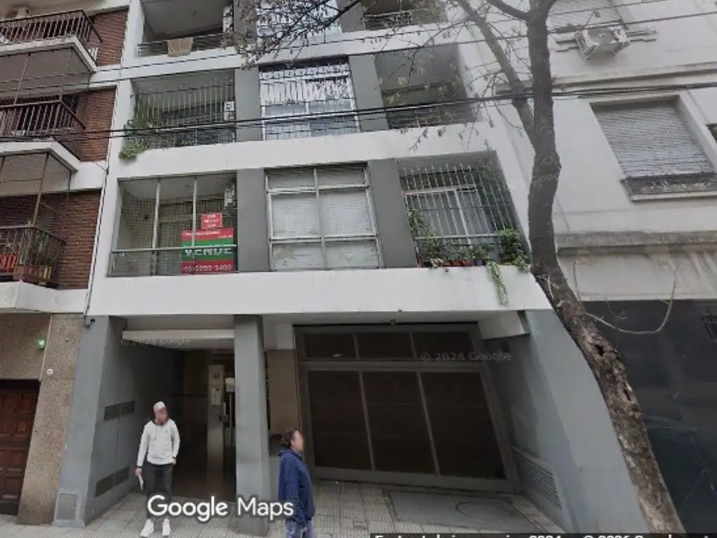 Departamento con balcón en Balvanera