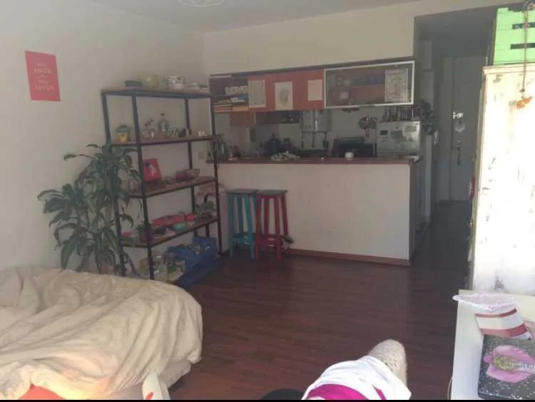 Monoambiente con balcón y terraza