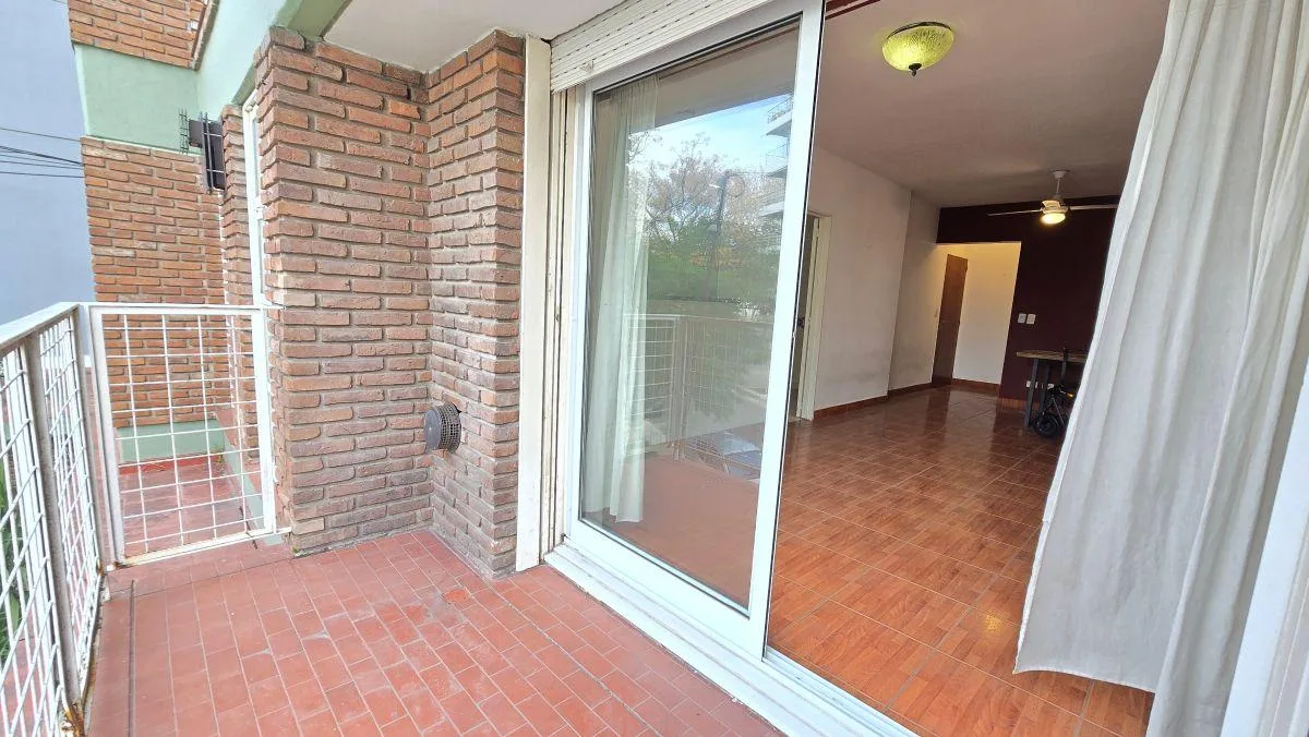3-room front-facing apartment with balcony