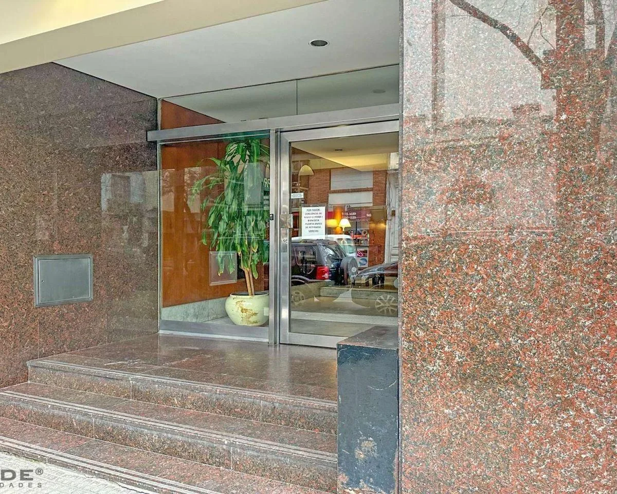 Barrio Norte. 3amb. Escritorio. Frente. Balcón. Bño y Toilete. Impecable. Semi P