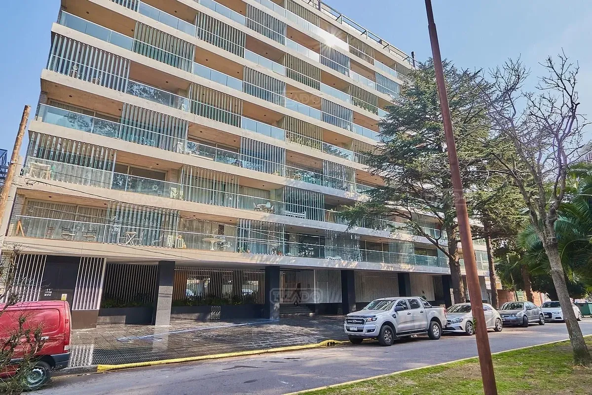 Monoambiente con balcón aterrazado