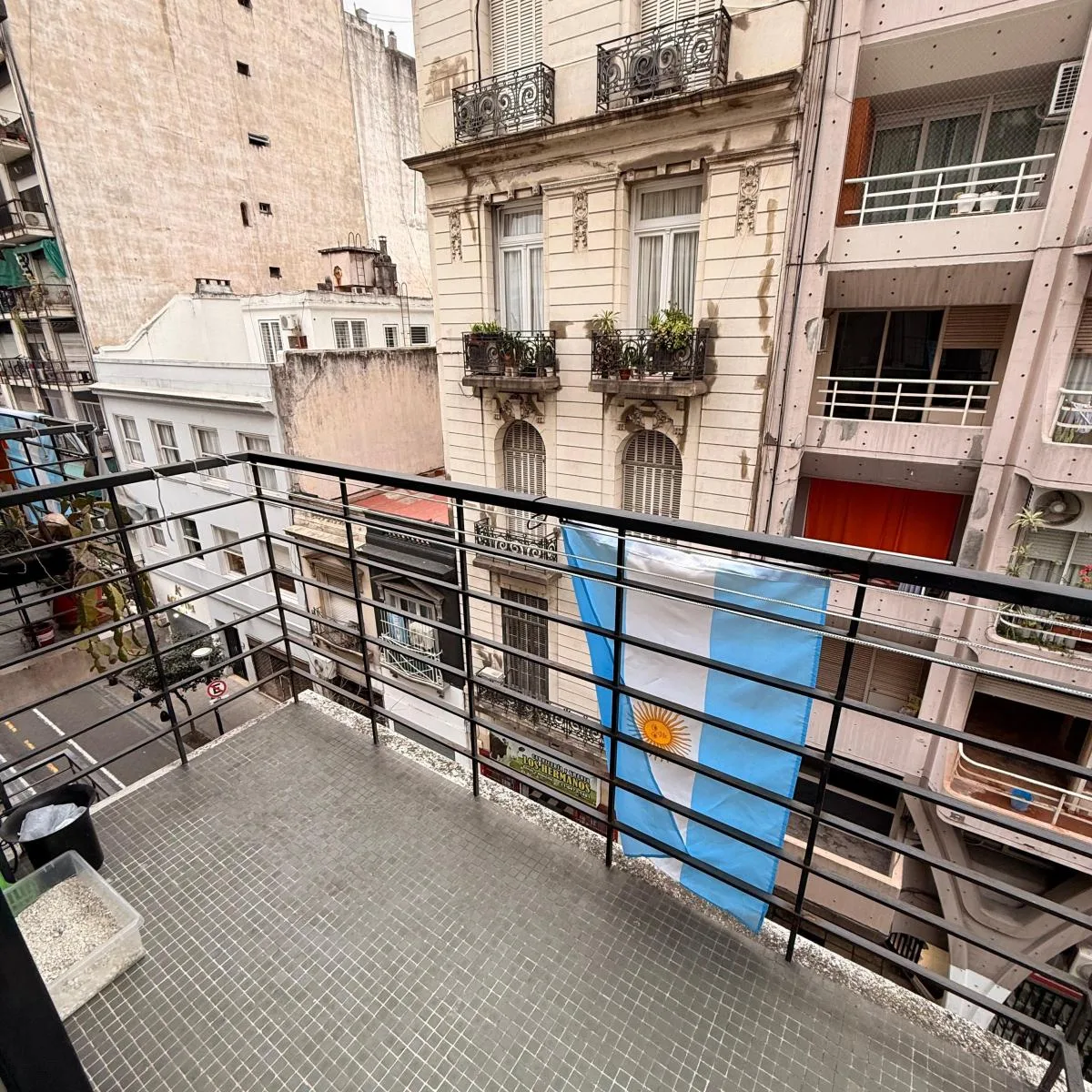 Monoamb con Balcon y Bajas Expensas Muy Luminoso