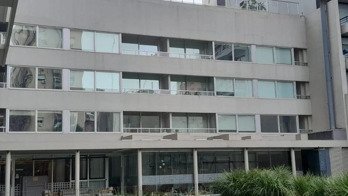 Monoambiente con balcón y cochera