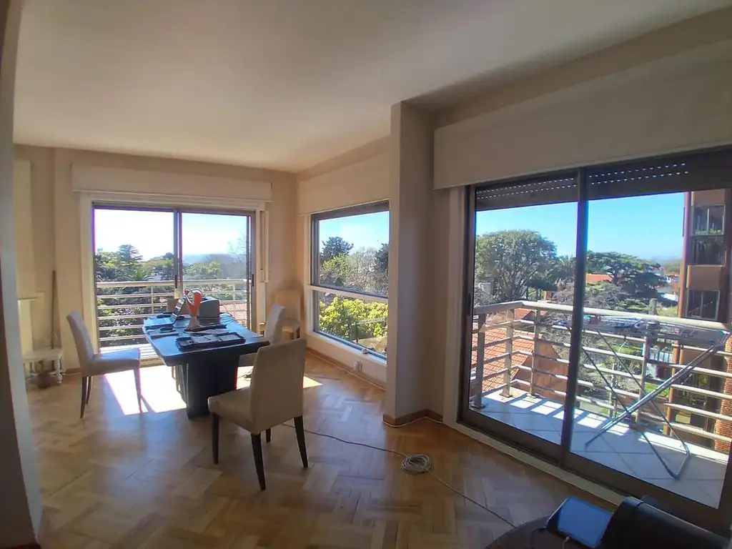 Departamento con 2 suites y balcón