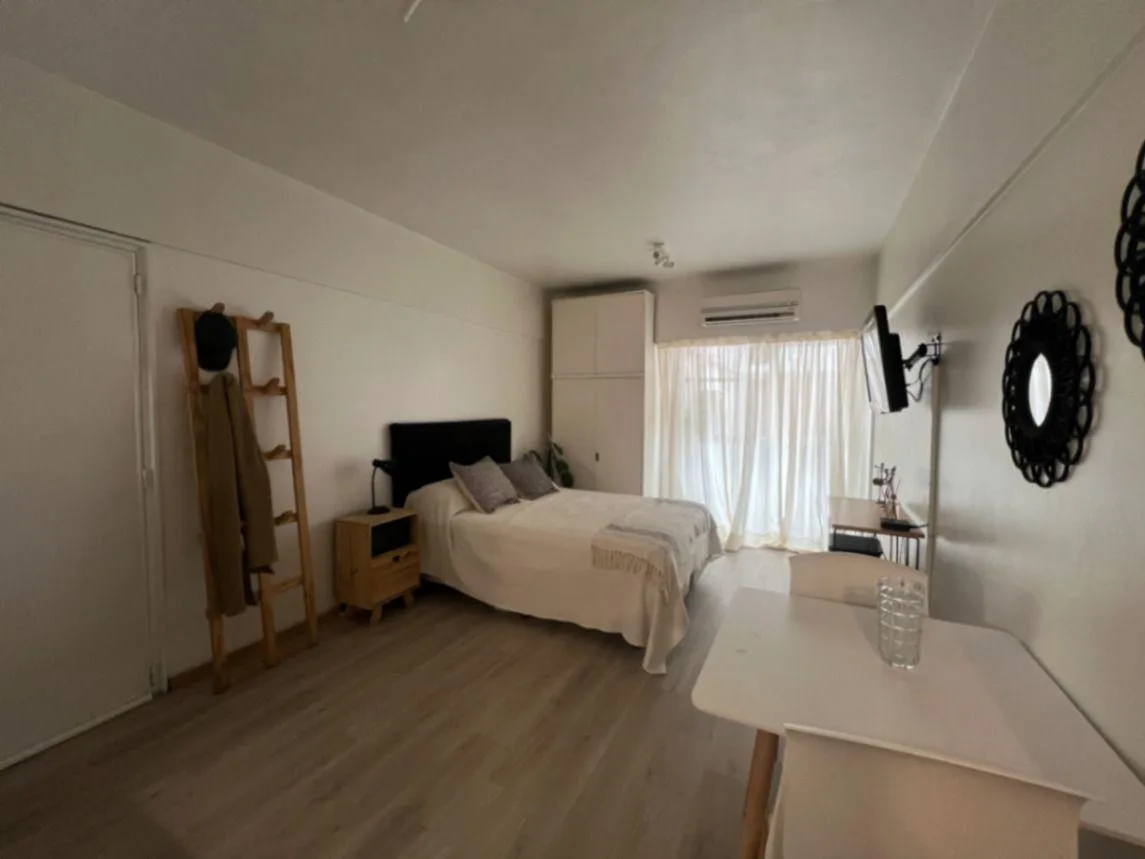 Monoambiente amoblado con A/C