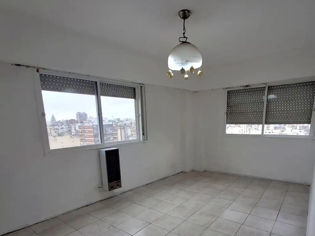 3 ambientes con balcón corrido