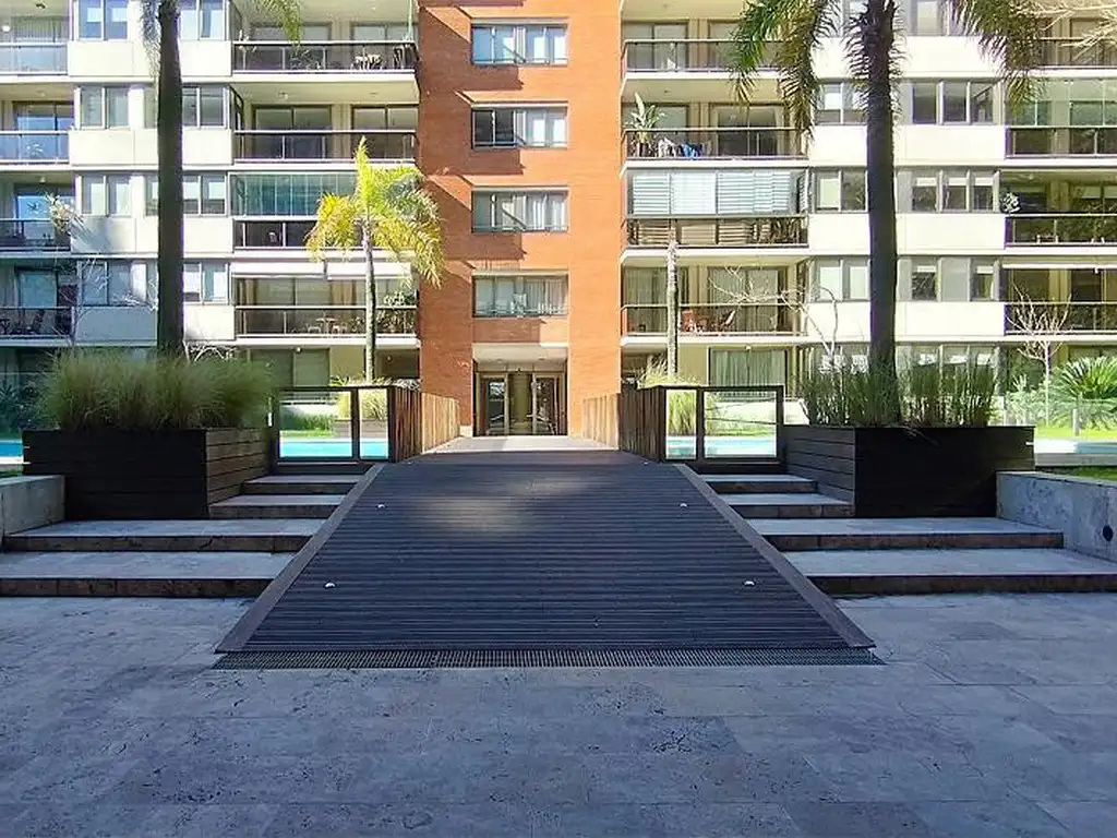 Departamento en Puerto Madero con balcón