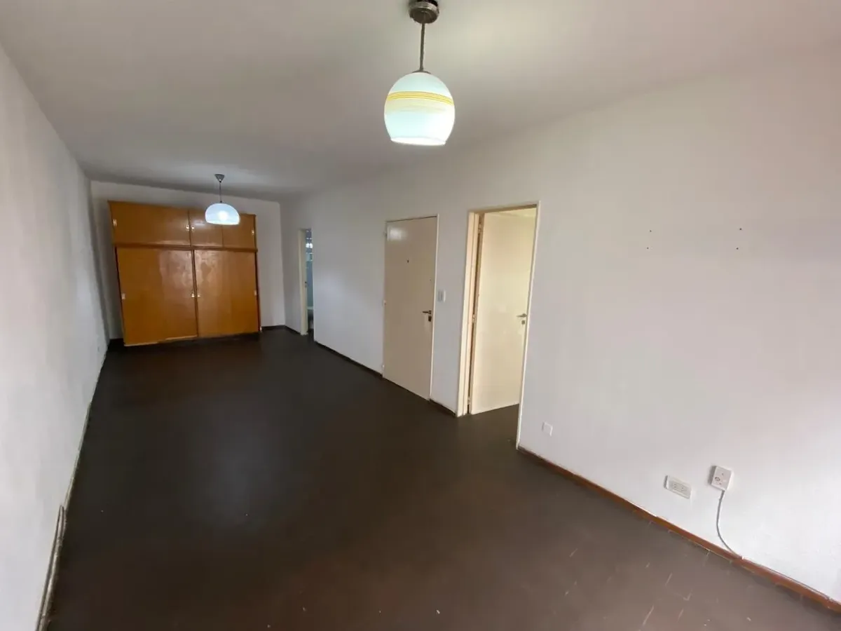 Monoambiente con balcón