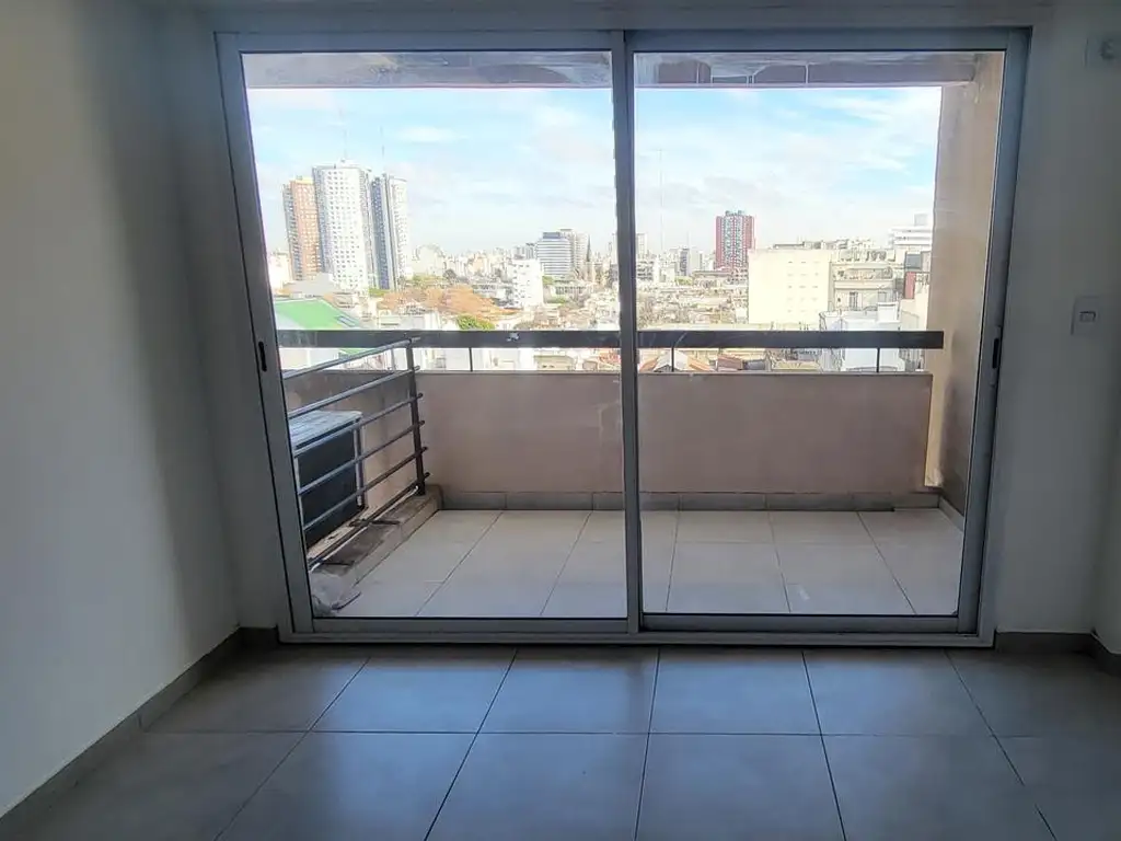 Monoambiente con balcón y pileta