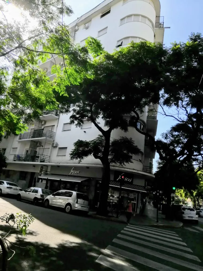 2 ambientes con balcón a la calle
