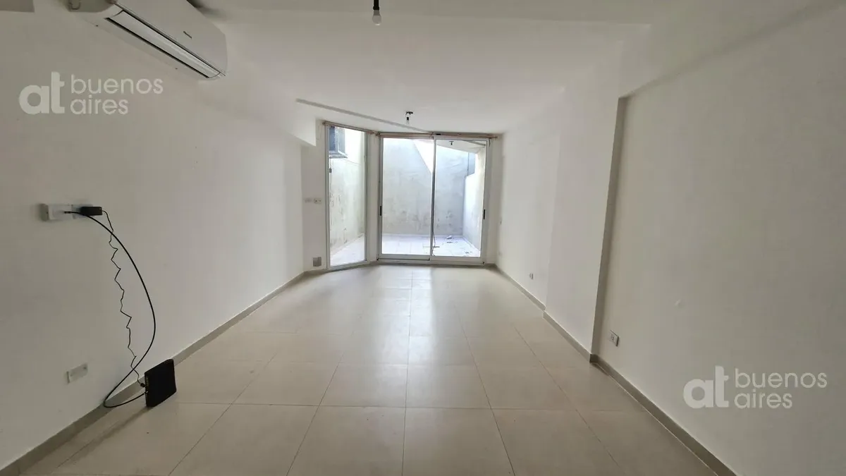 Monoambiente con patio y amenities