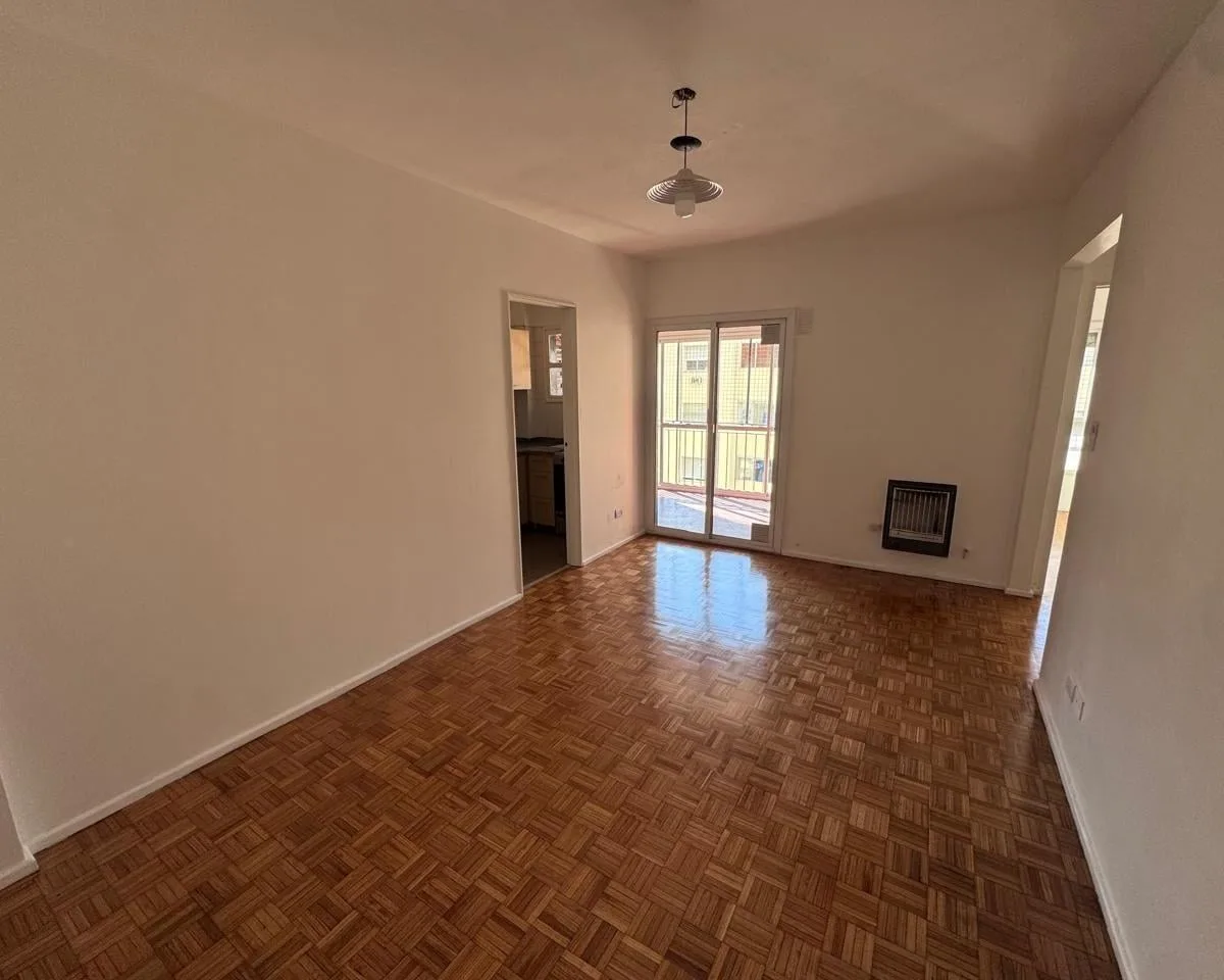 Departamento con balcón en Caballito