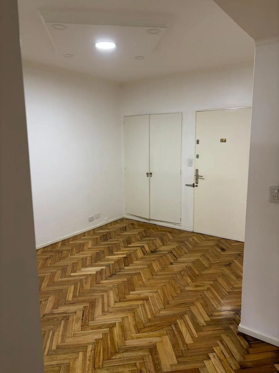 Monoambiente en Recoleta con balcón