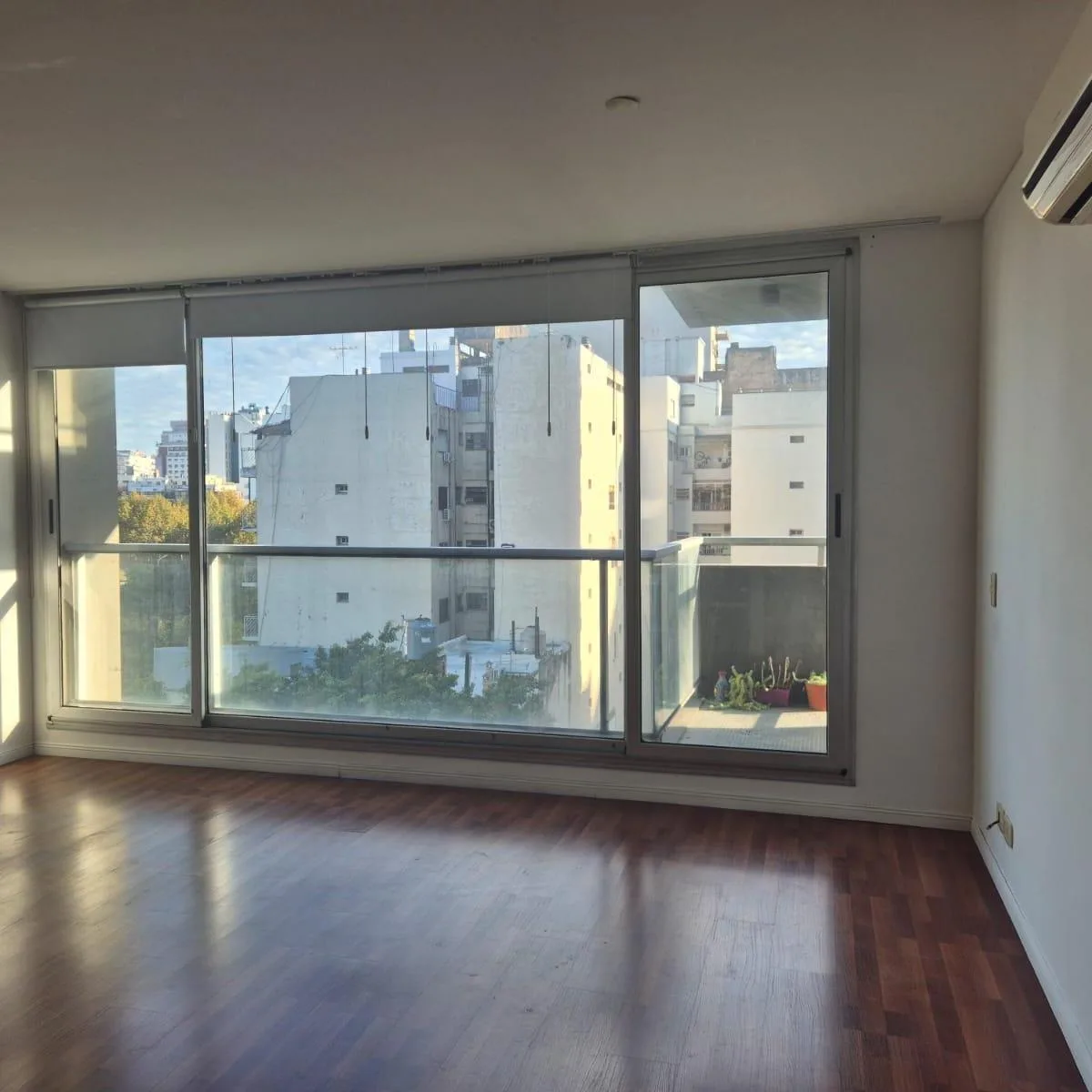 Departamento con balcón en Villa Urquiza