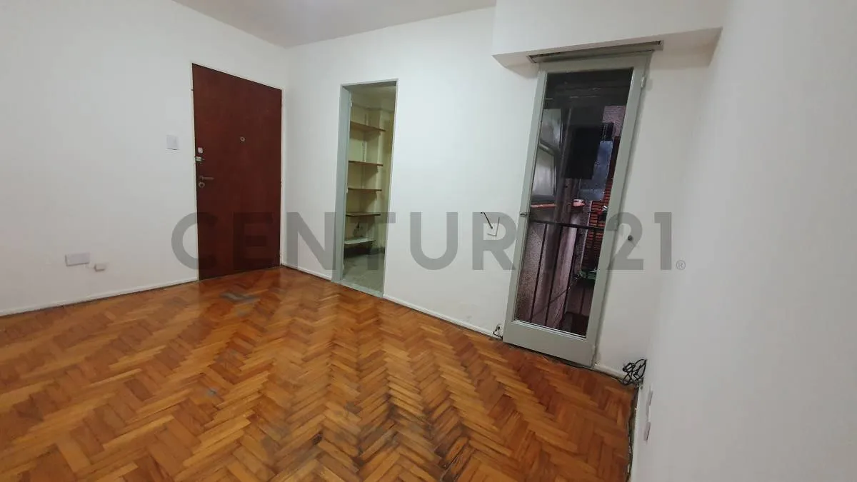 2 ambientes con balcón francés
