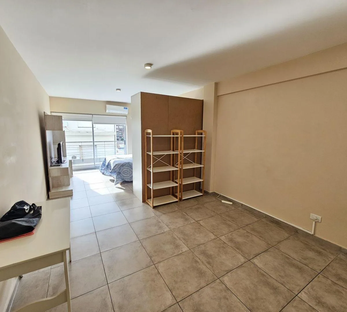 Studio amoblado con balcón