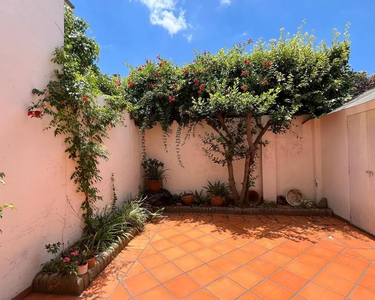 Casa en La Lucila con patios