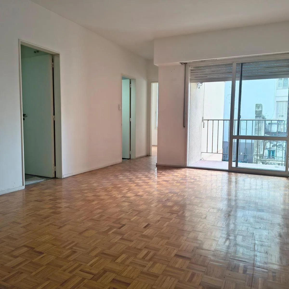 Departamento con balcón al frente